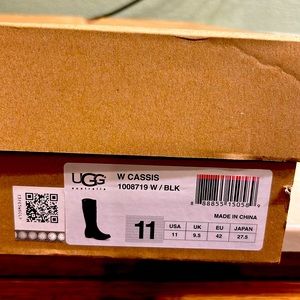 UGG black boots NWT size 11